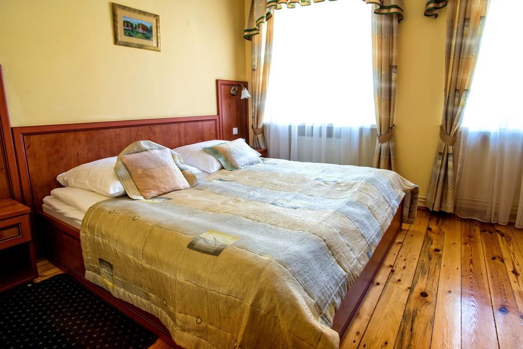 Hotel Adalbertus غنيزنو الغرفة الصورة
